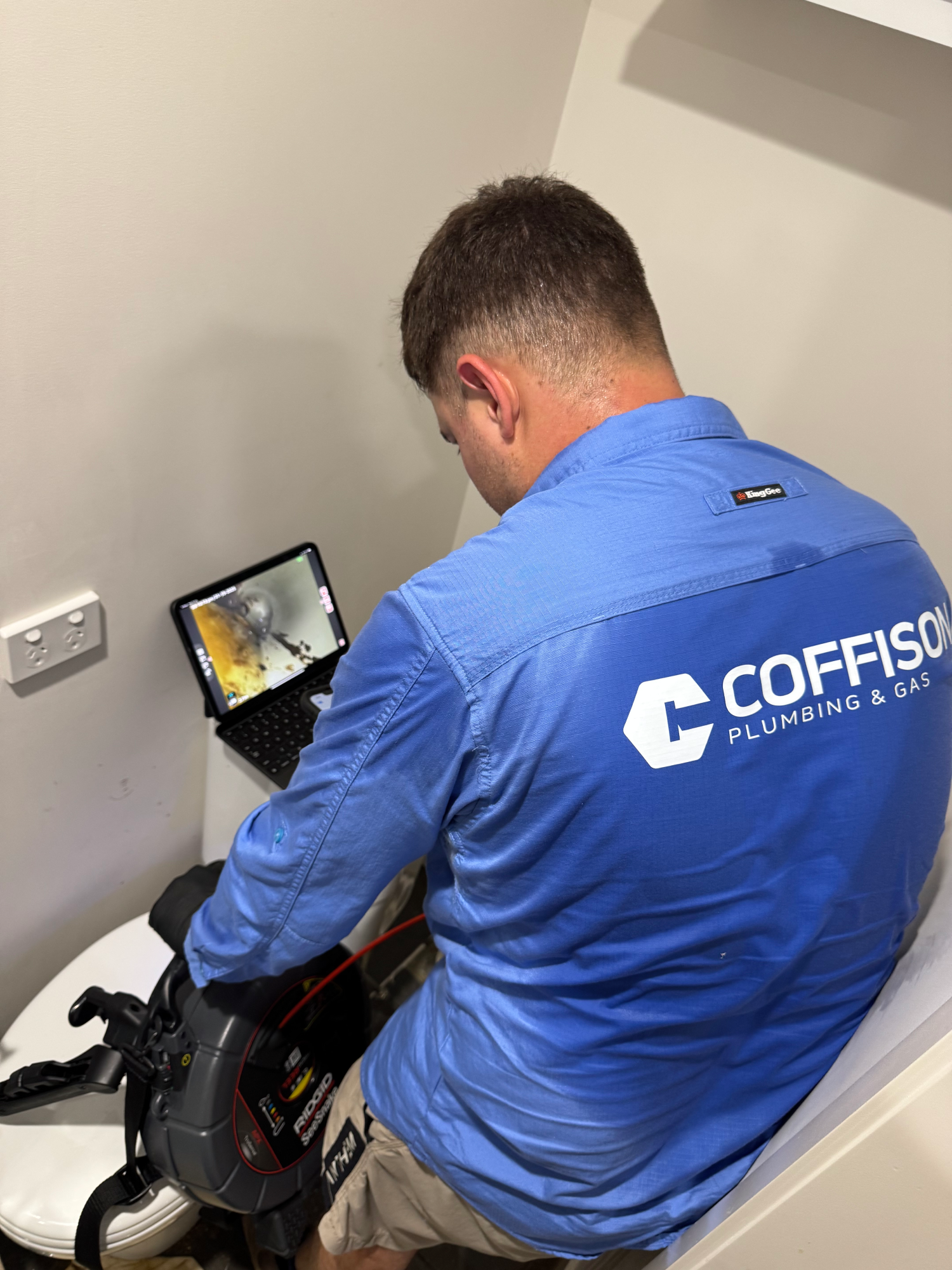 water leak detection with plumbing technician on site